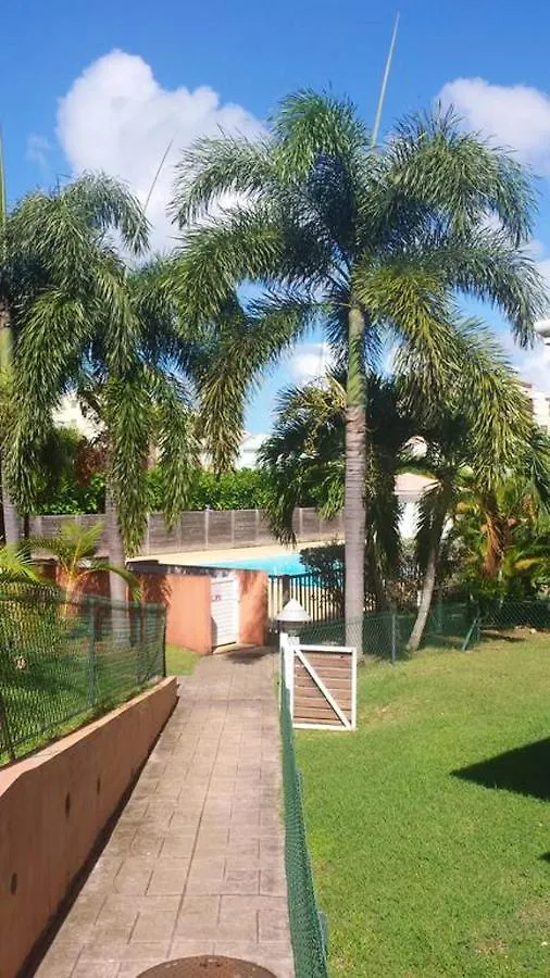 Maison De 2 Chambres Avec Piscine Partagee Jardin Clos Et Wifi A Le Gosier Le Gosier  Holiday home